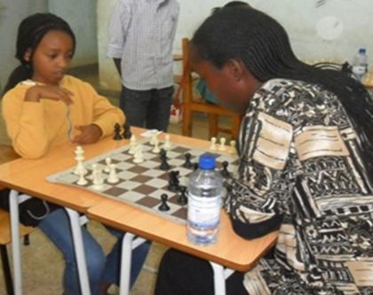 Murara Umuhoza Layola (L) facing Christella Rugabira in the final qualification round held at IPRC in Kicukiro over the weekend. Courtesy
