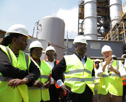 The President of the African Development Bank, Dr Donald Kaberuka (second right), listens to Kivuwatt Project country manager Jarmo Gummerus as State Minister for Water and Energy Emma Franu00e7oise Isumbingabo (L) and Western Province governor Caritas Mukandasira (2nd left) look on. John Mbanda.