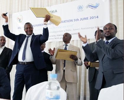 Gisagara mayor Karekezi (L) celebrates after his district won the environmental prize yesterday. John Mbanda.