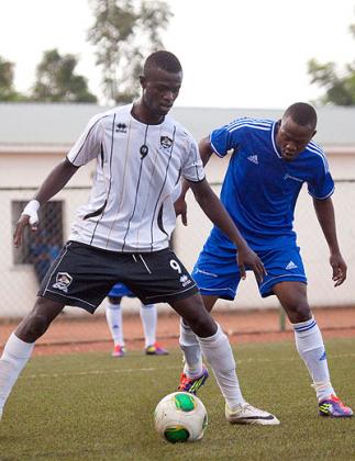 Goal scorer Barnabe Mubumbyi challenges Rayonu2019s Jimmy Mukubya in yesterday's game played at Stade de Kigali. T. Kisambira
