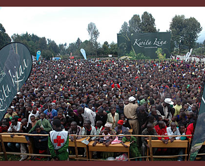 Kwita Izina ceremony in Musanze District usually attracts multitudes of locals as well as foreign tourists. John Mbanda.