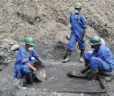 Workers sort minerals at a field in Rubavu District. The mining sector is one of the areas that attracted most FDIs last year. File