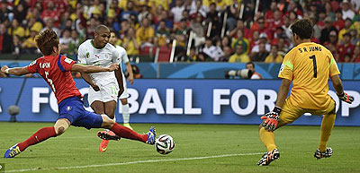 Yacine Brahimi (centre) slots the ball into the bottom corner to put Algeria 4-1 up. Net photo