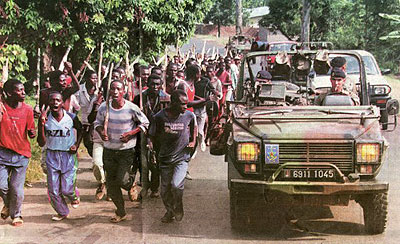 French troops with members of the Interahamwe militia in Rwanda during the 1994 Genocide. Net photo
