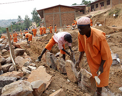 Inmates construct a school in Kimironko during past activities of RCS week. John Mbanda. 