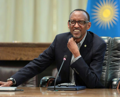 Kagame briefs the media yesterday. Village Urugwiro.