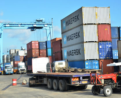 A container handling at the port of Mombasa. The port is the gateway to Rwanda, Burundi, Uganda and other countries along the Northern Corridor. (John Mbanda)