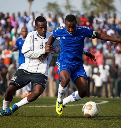 Rayon skipper Fuadi Ndayisenga challenges APRu2019s Charles Tibingana to the ball. Both Rayon and APR will know their opponents today. (Timothy Kisambira)