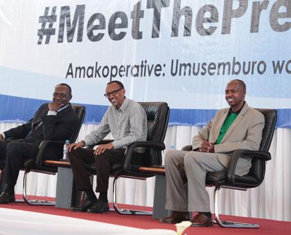 President Kagame (C) warned leaders against mismanaging cooperatives for personal gains. (Village Urugwiro)