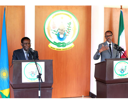 Presidents Kagame and Obiang brief the media at Village Urugwiro in Kigali yesterday. Village Urugwiro.