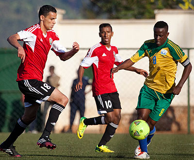 Amavubi skipper Haruna Niyonzima seen against Libya defenders in May, will leads Rwanda against Congo Brazzaville. Amavubi seeks to qualify for the group stages. T. Kisambira