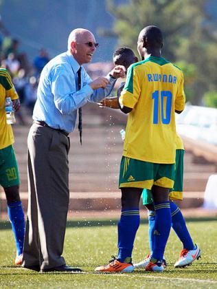 Amavubi head coach Stephen Constantine talks to striker Michel Ndahinduka and skipper Haruna Niyonzima during the Libya game. The Briton says his team can overturn the 2-0 deficit against Congo this afternoon. Timothy Kisambira.