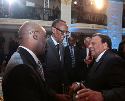 President Kagame alongside Ambassador Andrew Young (R) in Washington DC. (Village Urugwiro)