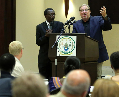Pastor Rick Warren (R) speaks at the Leadersu2019 Fellowship in Kigali on Tuesday. (Village Urugwiro)