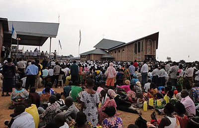 Hundreds of pilgrims grace a past Assumption Day. File. 