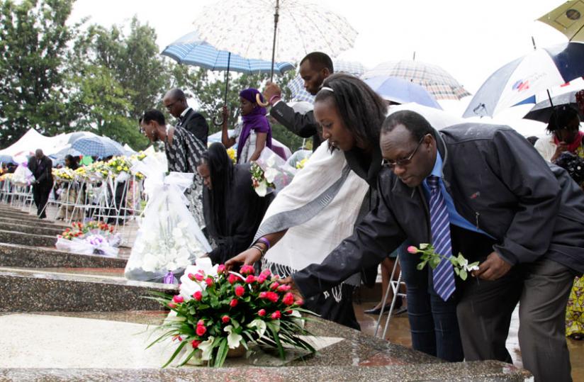 Mourners lay wreaths in respect of the 1994 Genocide victims at Rebero Memorial. (File)