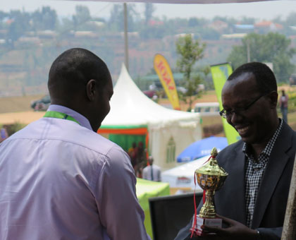 One of the best exhibitors receives  an award at the closure of the expo on Friday.  (Jean Pierre Bucyensenge)