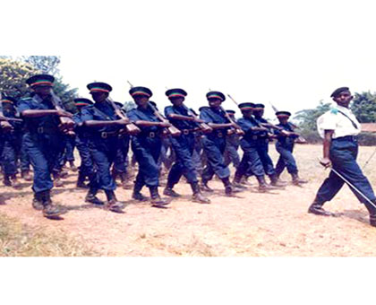 Communal Police recruits training at PTS Gishari in 1997. (Source: RNP archives)