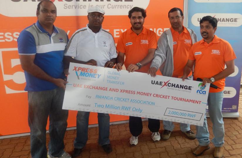 RCA boss Haba (2nd from left) and his deputy Srinath Vardhinen (L) receiving the dummy cheque from Xpress Money regional marketing manager Bulath (2nd from right). (Pontian Kabeera)