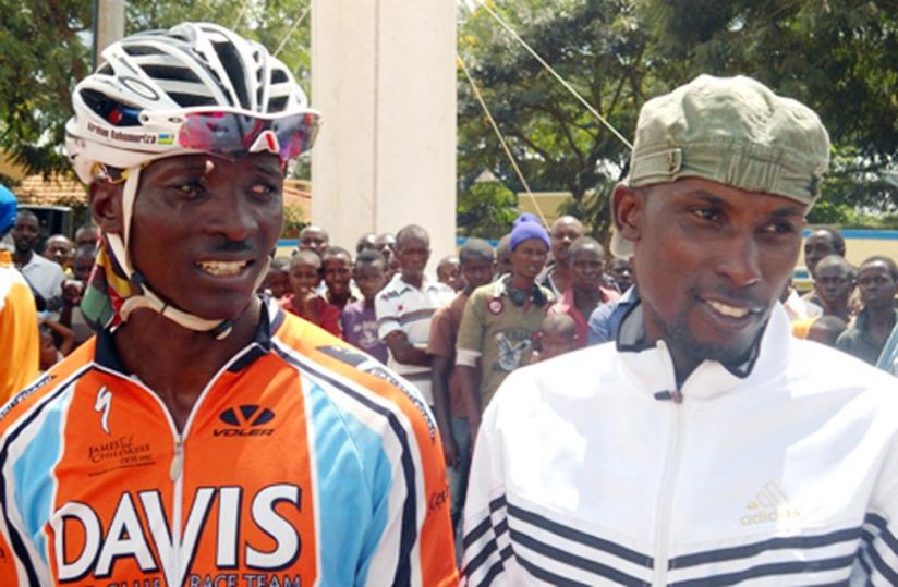 Ruhumuriza (L) and Byukusenge are veterans of Rwandan cycling. (File photo)