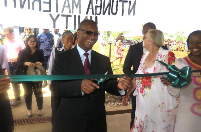Minister Ndimubanzi cut ribbon at the opening ceremony . (S. Rwembeho)