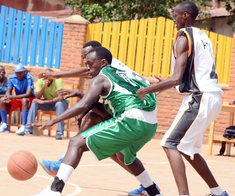Espoir captain Aristide Mugabe (L), seen here in league action against APR, will lead the national team in the Zone V tourney in Kampala. (File photo)