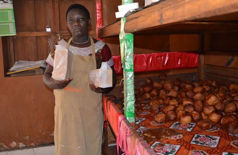 Dusabimana displays loaves of bread from her bakery. (Jean du00e2u20acu2122Amour Mbonyinshuti)