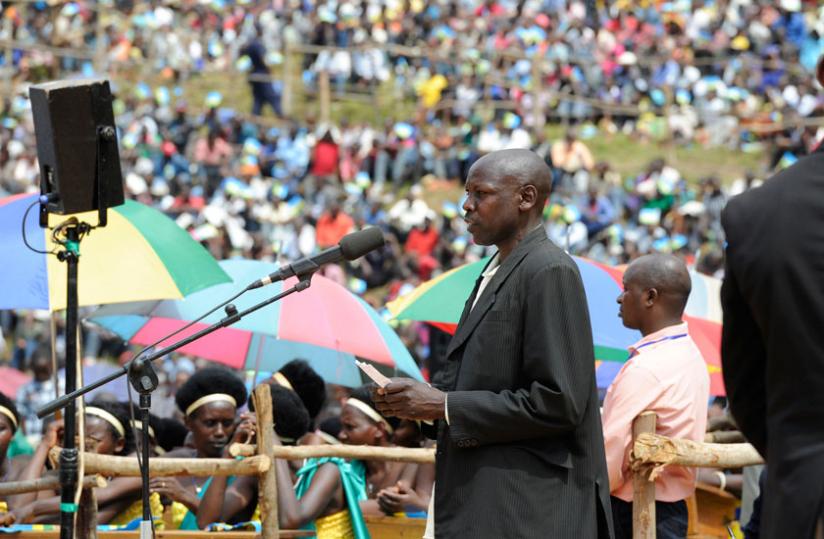A resident of Gikomero Sector, Gasabo District addresses his concerns to the President during his visit to the area on September 9. (Timothy Kisambira)