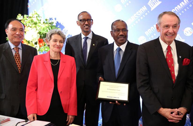 President Kagame together with UNESCO Director General, Irina Bokova, ITU Co-Vice Chair Dr Hamadoun Touru00c3u00a9, UN Deputy Secretary-General Jan Elliason and ITU Deputy Secretary-General Houlin Zhao at the 10th Meeting of the United Nations Broadband Commission in New York. (Village Urugwiro)