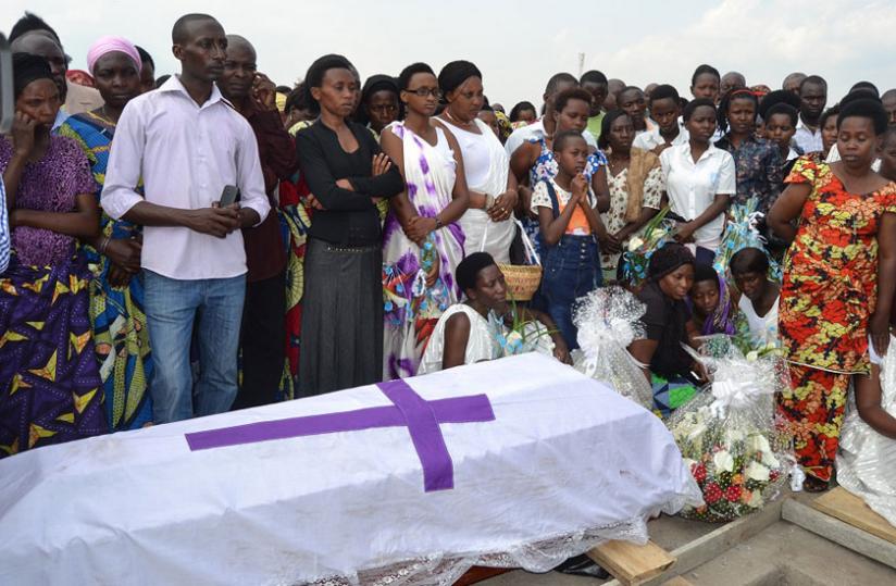 Mourners at the burial of Niyoyita yesterday. (J Mbonyinshuti)