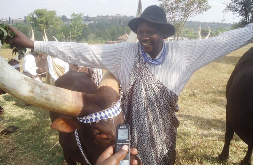 Emmanuel Nsabimana sings for Inyambo, the royal Inyambo cattle. (Jean Pierre Bucyensenge)