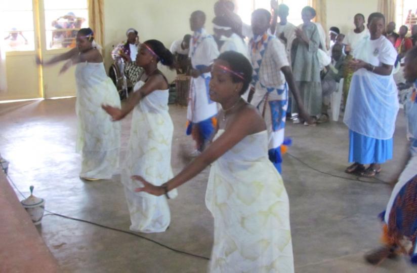 Some of the youth perform traditional dance at the International Day for Older Persons in Huye District on Saturday. The Day featured dances, poems and interactions between older persons and the youth. (Jean Pierre Bucyensenge)