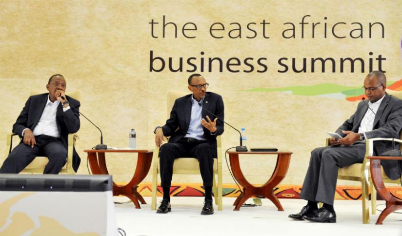 President Kagame addressing the the East African Business Summit flanked by President Uhuru Kenyatta of Kenya. (Urugwiro Village) 