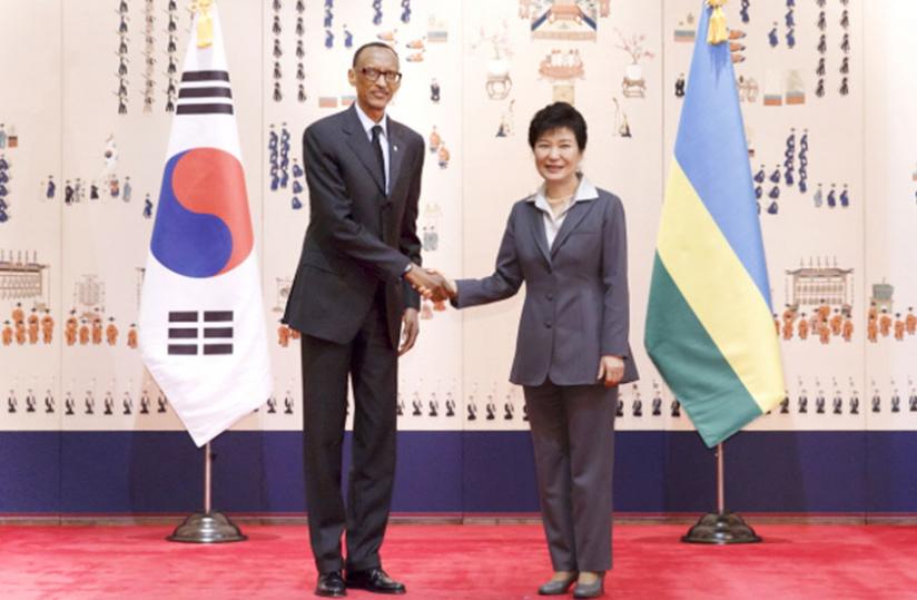 President Park Geun-hye welcomes President Kagame to Blue House for a bilateral meeting in Seoul, South Korea, yesterday. (Village Urugwiro)