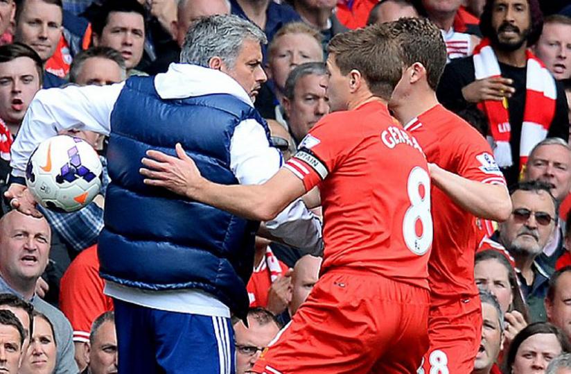 Jose Mourinho (left) and Chelsea ruined Liverpool's title dream last season in a spiky encounter. (Internet photo)