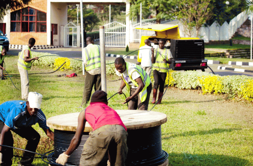 Workers install fibre optic cables in Kimihurura, Kigali, on Sunday. (Timothy Kisambira)
