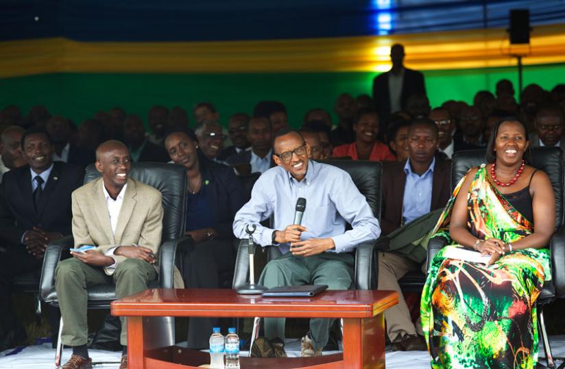 President Kagame, flanked by Local Government minister Francis Kaboneka (L) and Eastern Province governor Odette Uwamaliya, speaks during his visit to Kirehe District yesterday. (Village Urugwiro)rn