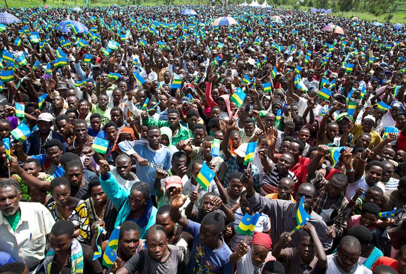 Residents of Nyagatare welcome President Kagame and First Lady Jeannette Kagame to the district on November 13. (Village Urugwiro)