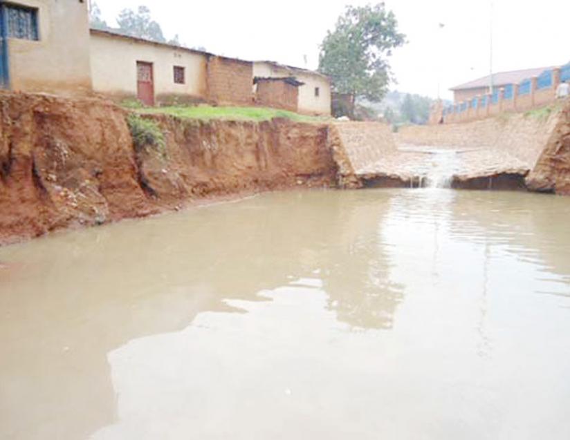 The Mpazi drain before rehabilitation. (Jean Claude Kubwimana)