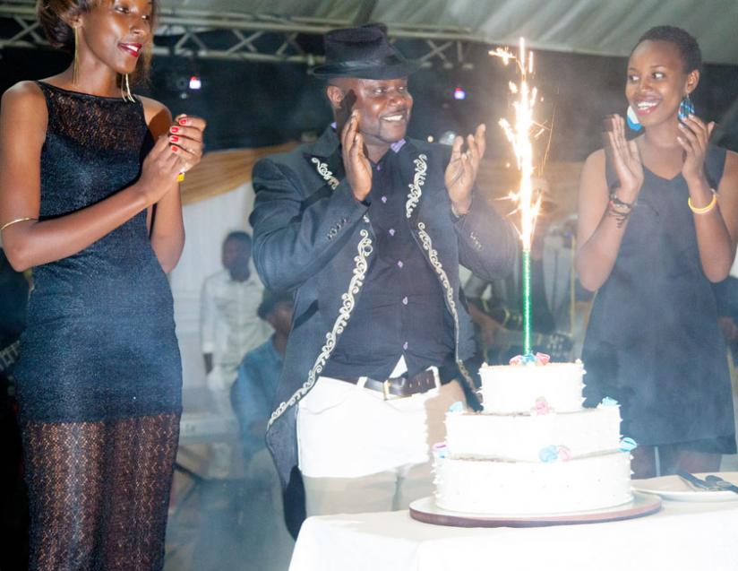 Kidumu (C) and the Ushers of the event and the audience sing a  'Happy Birthday' song. (Doreen Umutesi)