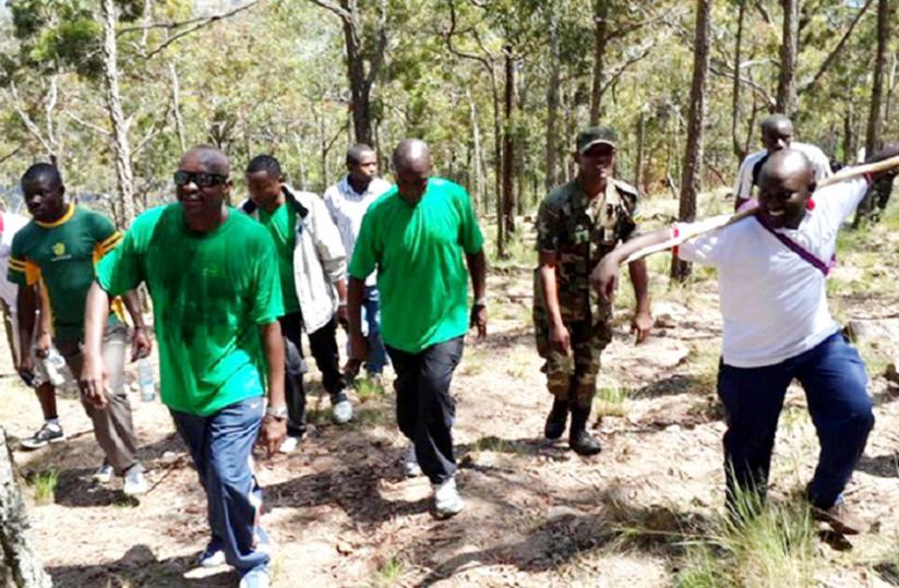 Minister Habineza (L) leads other participants in the  mass sport walk to Huye Mountain. (Jean P. Bucyensenge)