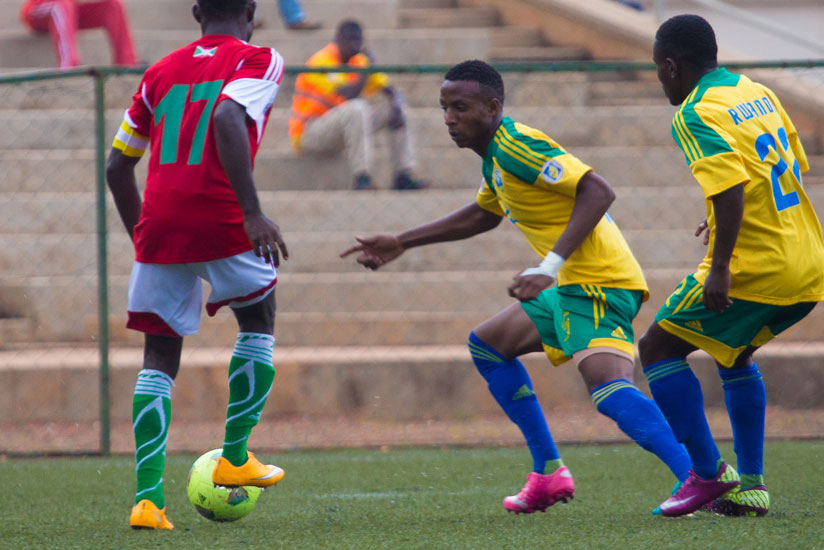 Amavubi defender Emery Bayisenge (L) blocks Burundi's Amiss Cedric during yesterday's 1-1 draw between Rwanda U-23 and Burundi U-23 at Kigali Regional Stadium. (Timothy Kisambira)