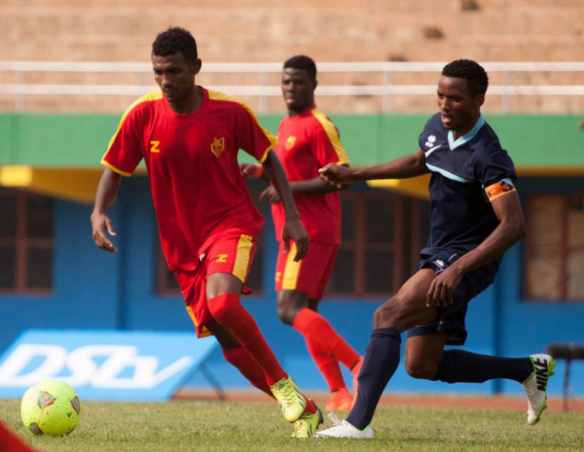 Moussa Mutuyimana, right, seen here in action against El Merreikh during the 2014 Cecafa Kagame Cup, has signed for Sofapaka. (T. Kisambira)