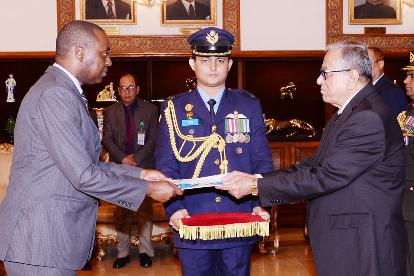 Rwamucyo presents his credentials to Bangladesh President. (Coutesy)