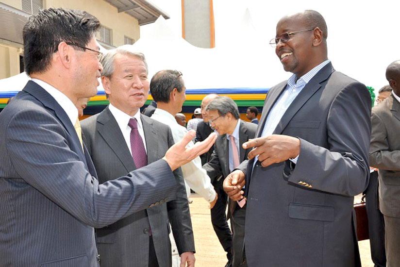 L-R: Japanese Ambassador Ogawa Kazuya, JICA president Dr. Akihiko Tanaka and Infrastructure minister James Musoni at Rusumo. (Courtesy)
