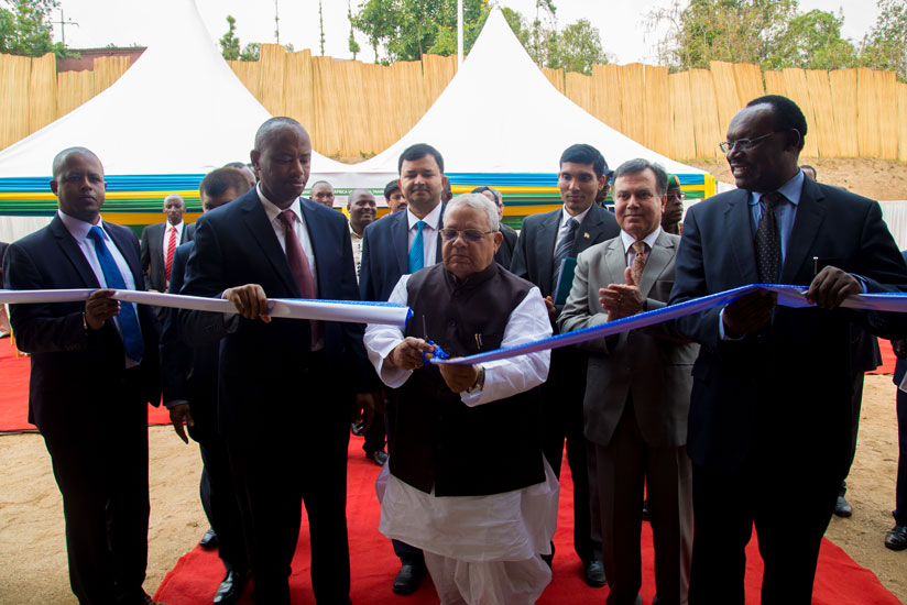 Visting Indian minister KalraJ Mshra cuts the ribbon, with the help of (L-R) WDA director general Jerome Gasana, TVET state minister Albert Nsengiyumva, and Trade and Industry minister Francois Kanimba. (Timothy Kisambira)