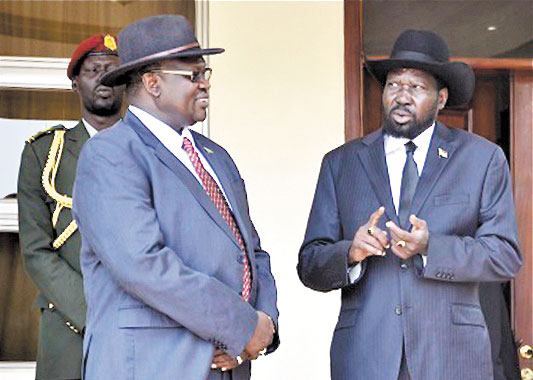 Machar (L) and and President Kiir.  The two have agreed to bring together the rival camps. (Net photo)