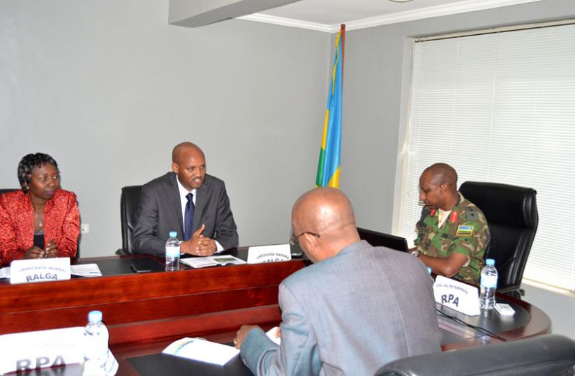 Murasi (L), Ralga chief Theogene Karake and Col Rutaremara (R) during the signing of the agreement yesterday. (J. Mbonyinshuti)