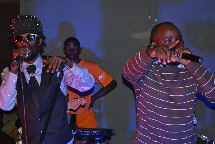 Nikoshwa (L) and MC Tino during a past performance. (Moses Opobo)