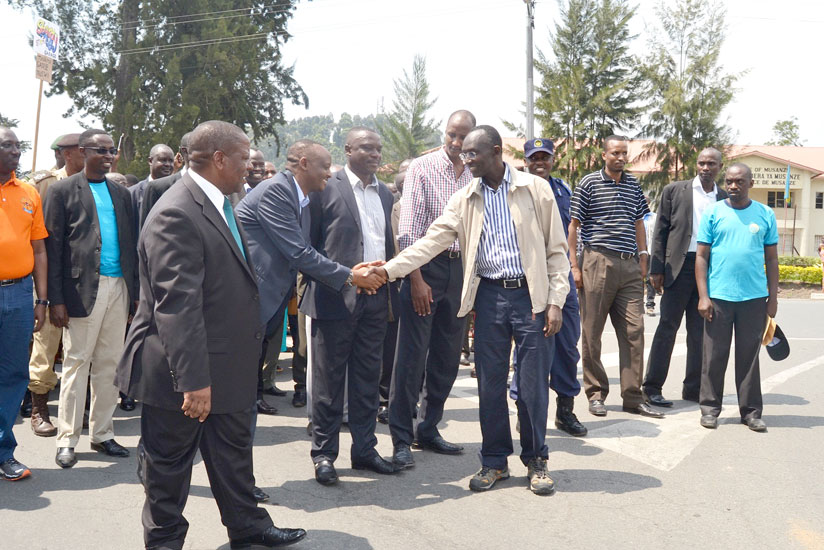 Chief Justice Rugege (R) shakes hands with the Prosecutor General Richard Muhumuza as Northern Province Governor Aime Bosenibamwe and other officials look on during the closing ceremony of anti corruption week in the judiciary. (Jean d'Amour Mbonyinshuti)